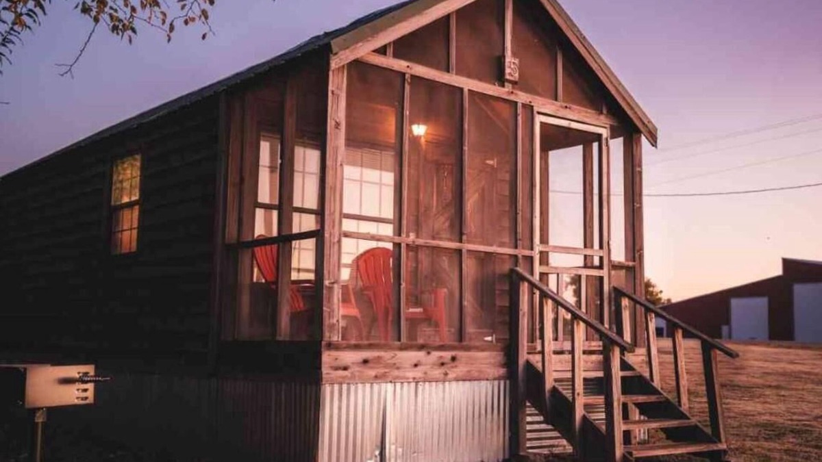 Mead Cabin | Lake Texoma Cedar Cabin - Striper King