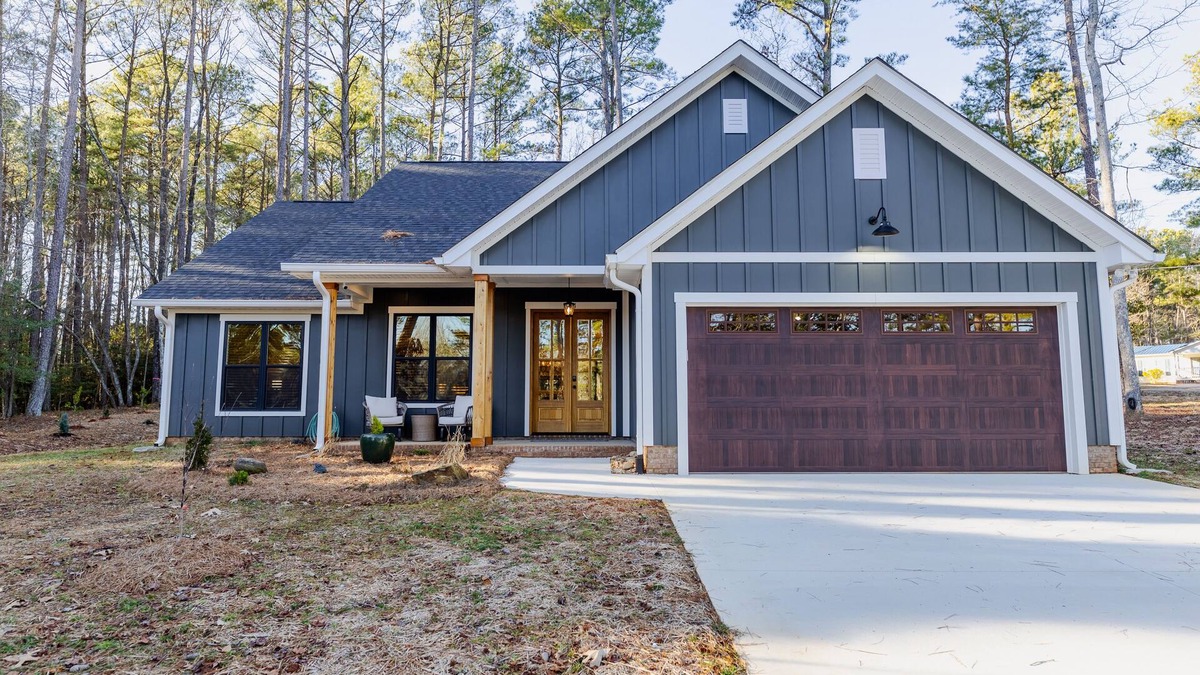 Mount Gilead House | Lake Tillery Retreat. Walk to Marina.