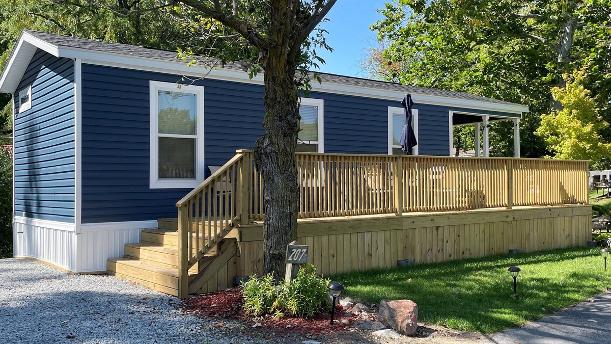 Saint Johns Cabin | Lake Time at Glacier Hill Lakes Resort near Wapakoneta
