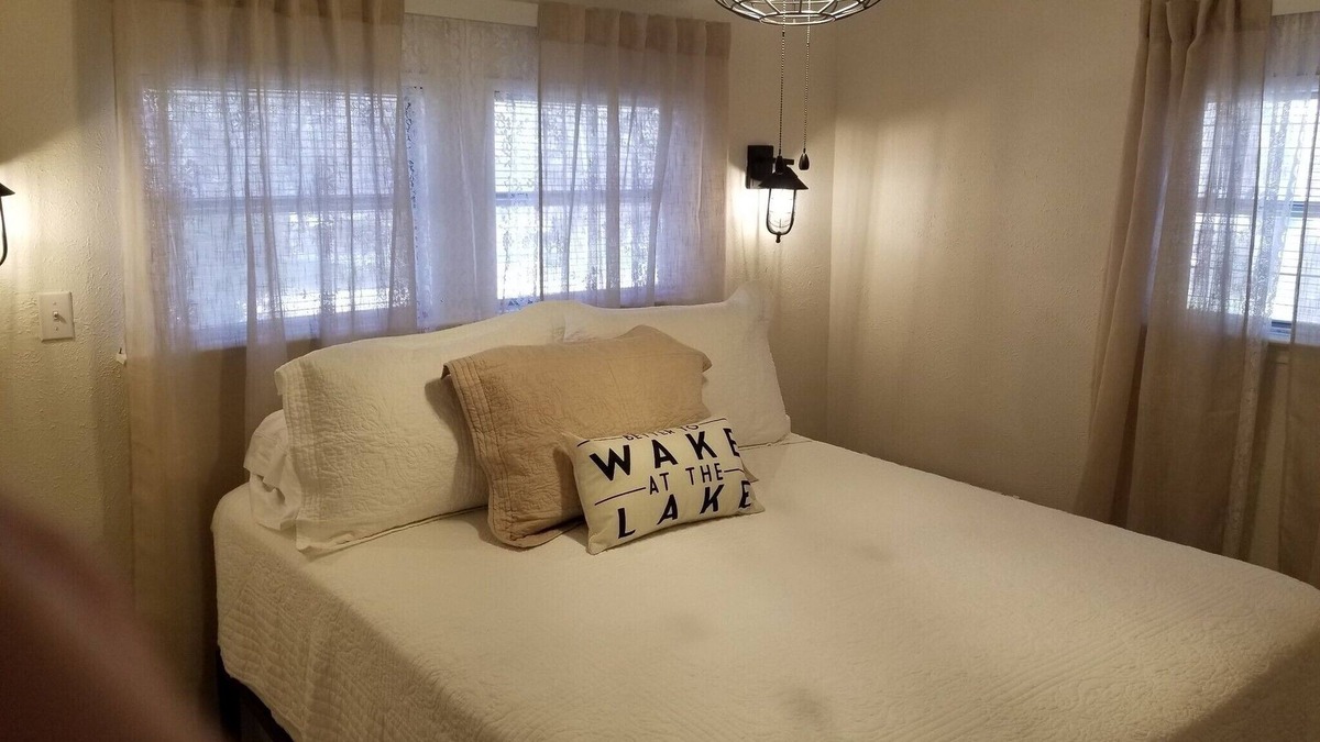 Clifton House | Lake Time the place to be on Lake Whitney !