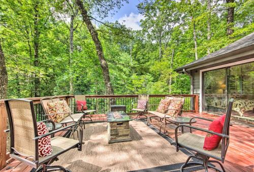 Lake Toxaway House | Lake Toxaway Cabin with Fire Pit - 1 Mi to Marina