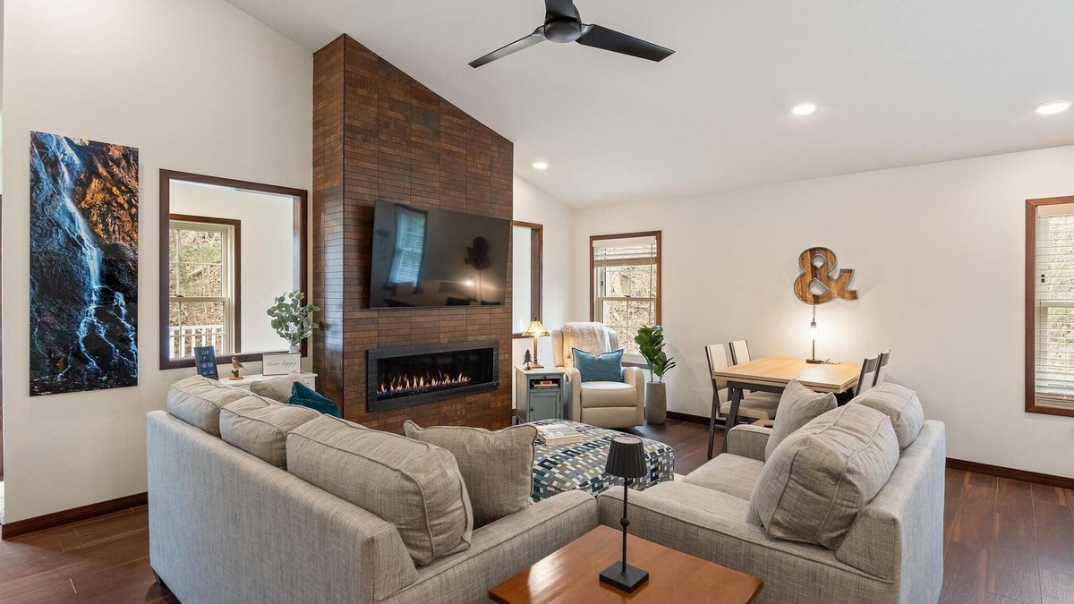 Petoskey Condo | Lake. Trails. Ski. Repeat. - Cozy Condo Between Petoskey & Harbor Springs