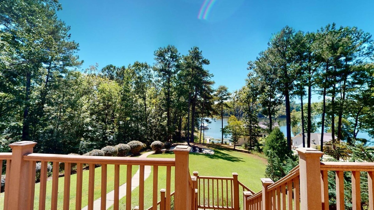 Samantha House | Lake Tuscaloosa game day ready & Family fun in Northport!