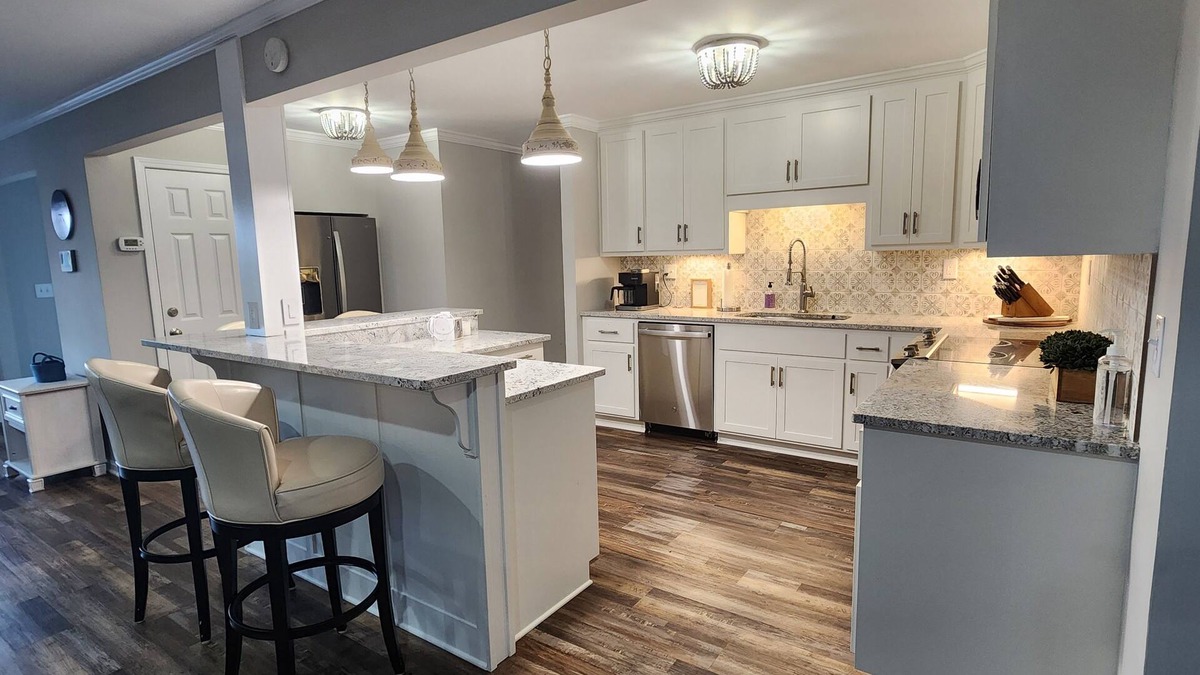 Samantha House | Lake Tuscaloosa Home w/Amazing Views! Treasure Island Getaway