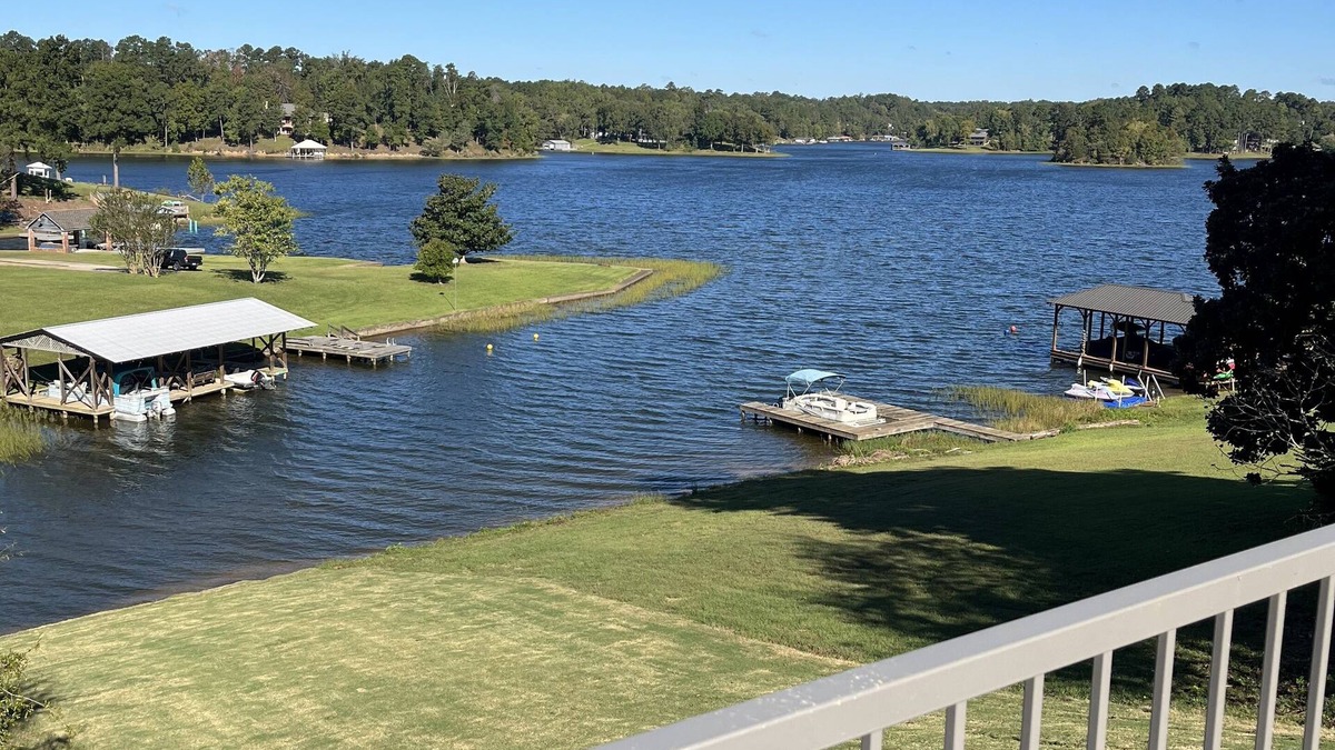 Northport House | Lake Tuscaloosa Waterfront home with Amazing Views 4 bed 4 bath + Gameroom