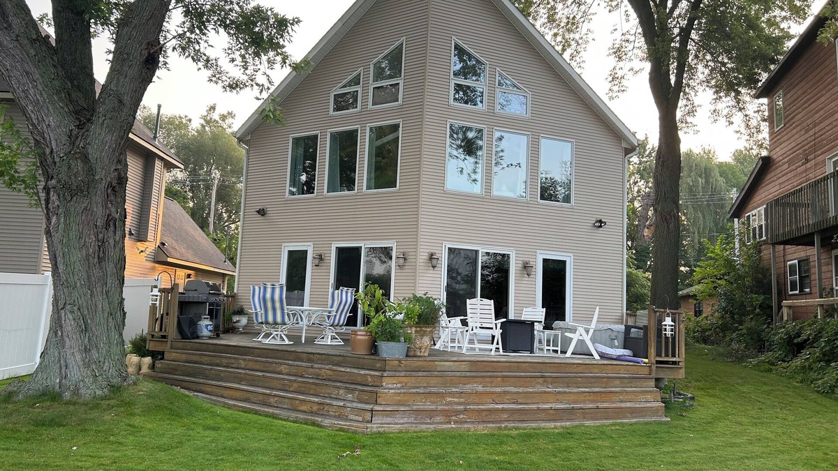 Haslett House | Lake Retreat