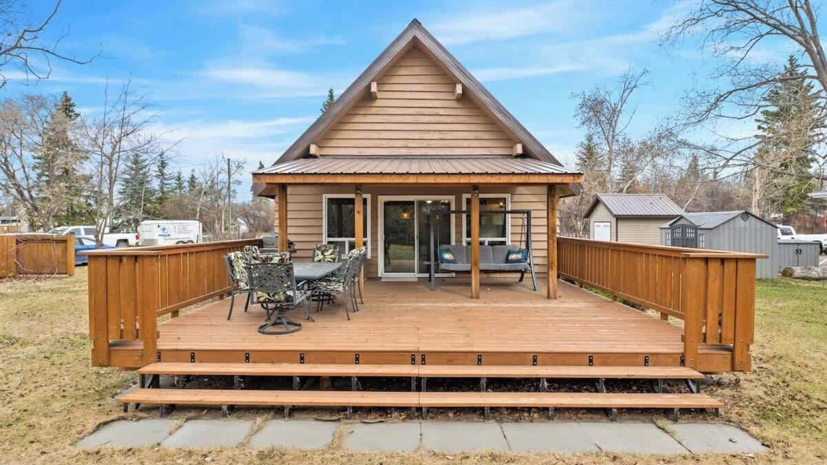 Gull Lake Cabin | Lake Vibes 3 BD 1 BA Cottage steps from the Lake
