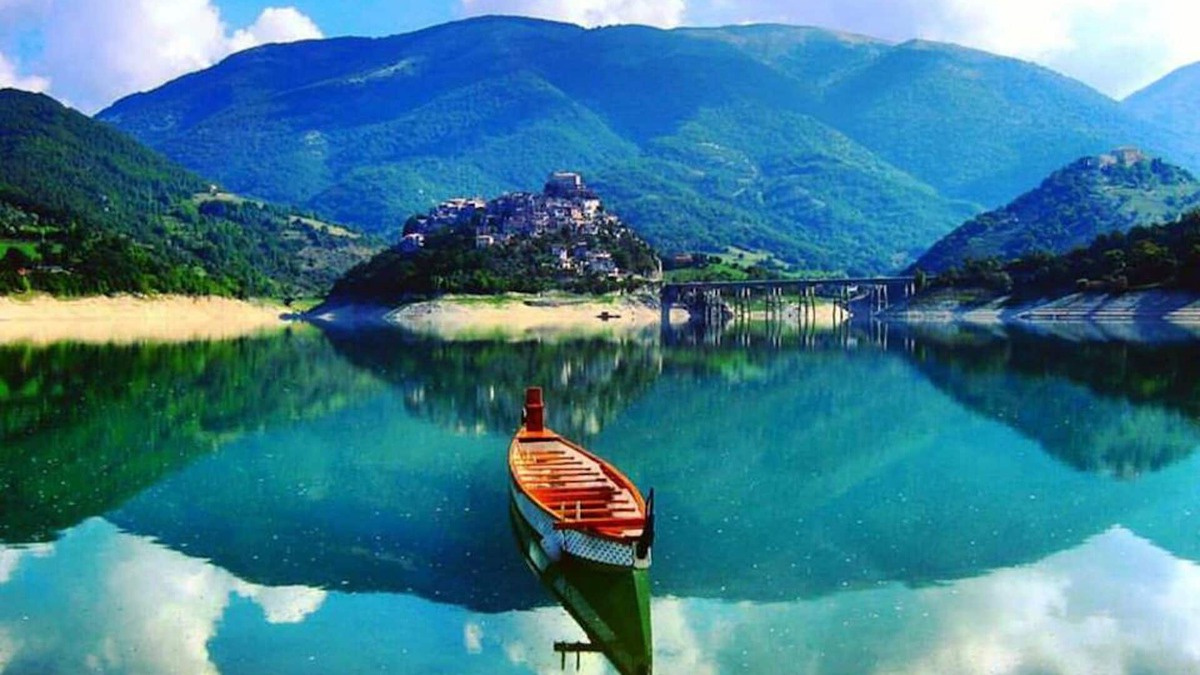 Castel di Tora Apartment | LAKE VIE HOUSE TERRACE - LAKE HOLIDY IT