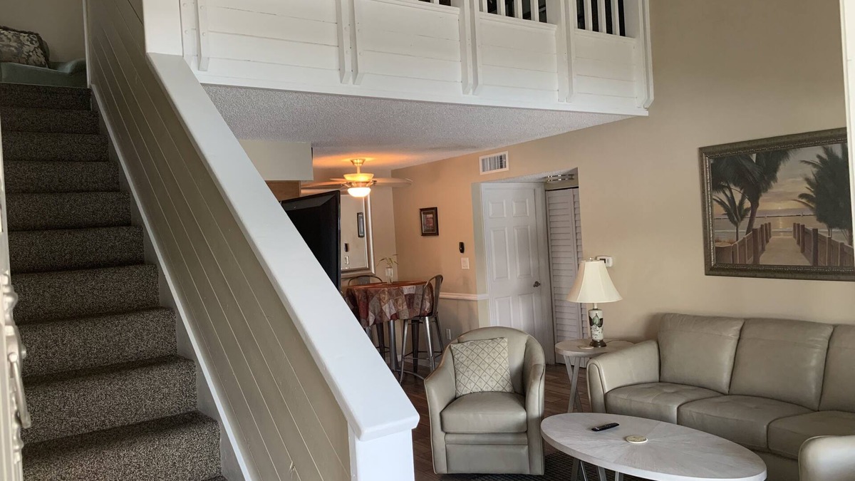 Brandon Condo | Lake View 2 Bed 2 Bath LOFT With Pool, Gym, Pickleball - L@K FOR DISCOUNTS !