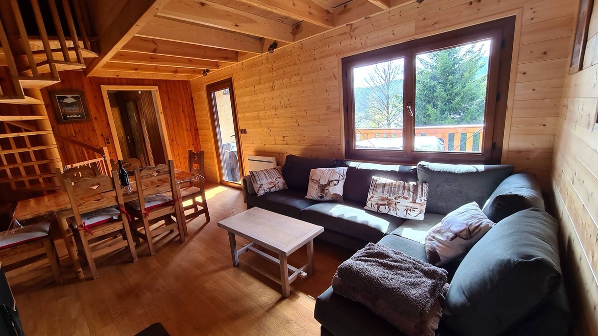 Matemale Ski Chalet | Lake view chalet