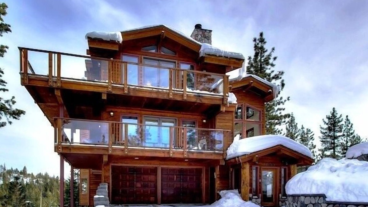 Tahoe Village House | Lake View Cozy Holiday Getaway! 10% Off EarlyBird booking! Perfect for Christmas