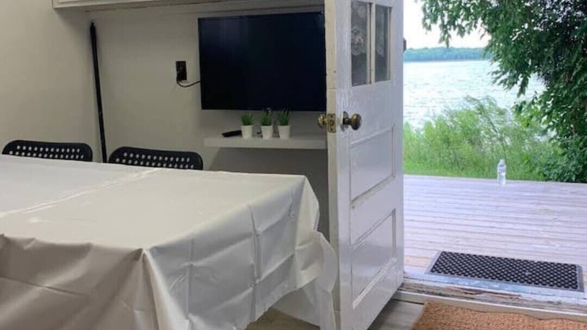 South Bruce Peninsula Cabin | Lake View Family Hideaway 1 Bedroom, sleep 2