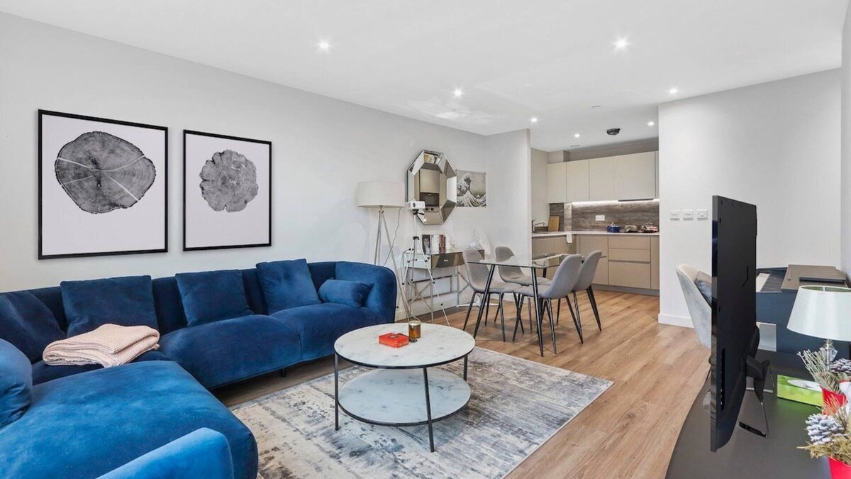 Woodberry Down Apartment | Lake View Hackney Two Bed