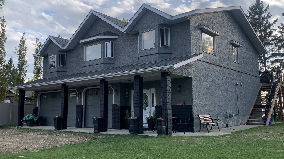 Division No. 8 House | Lake View Home at Wilson's Beach, Gull Lake, AB