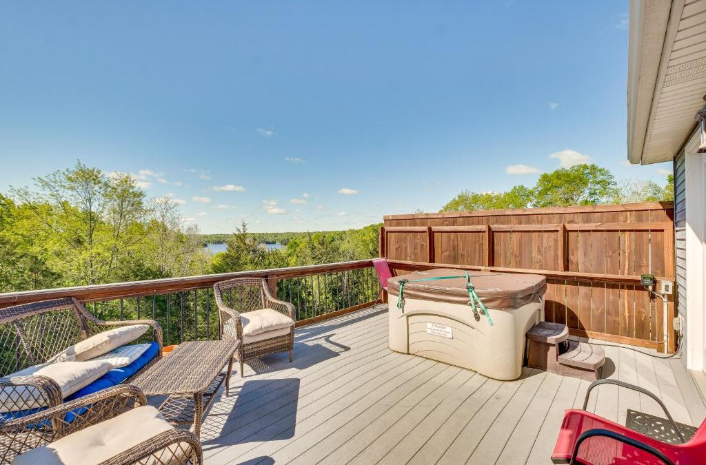 Taylorsville House | Lake-View Kentucky Getaway with Resort Amenities!
