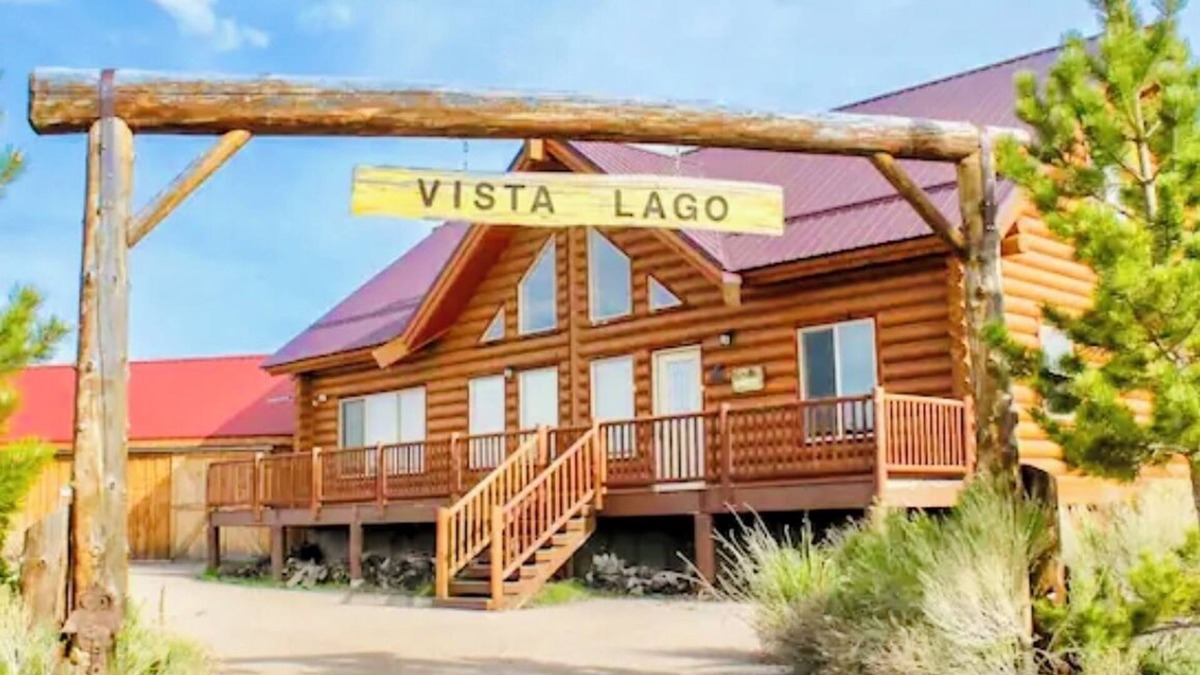 Mammoth Creek Cabin | Lake view log cabin , near lake, general store Pet friendly