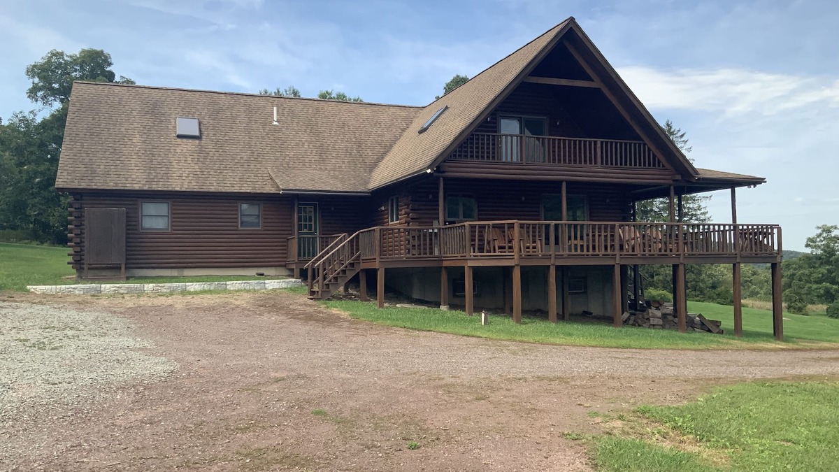 Fishs Eddy House | Lake View Log Cabin with amazing views