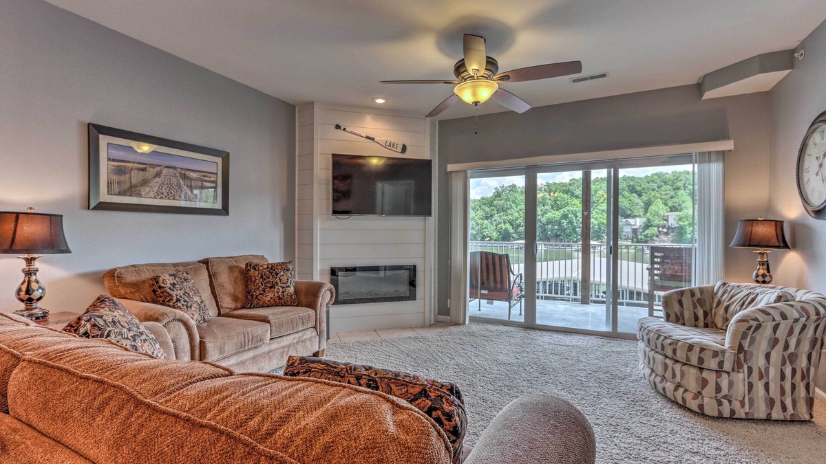 Camdenton Condo | Lake View, Pool Access: Idyllic Camdenton Condo!