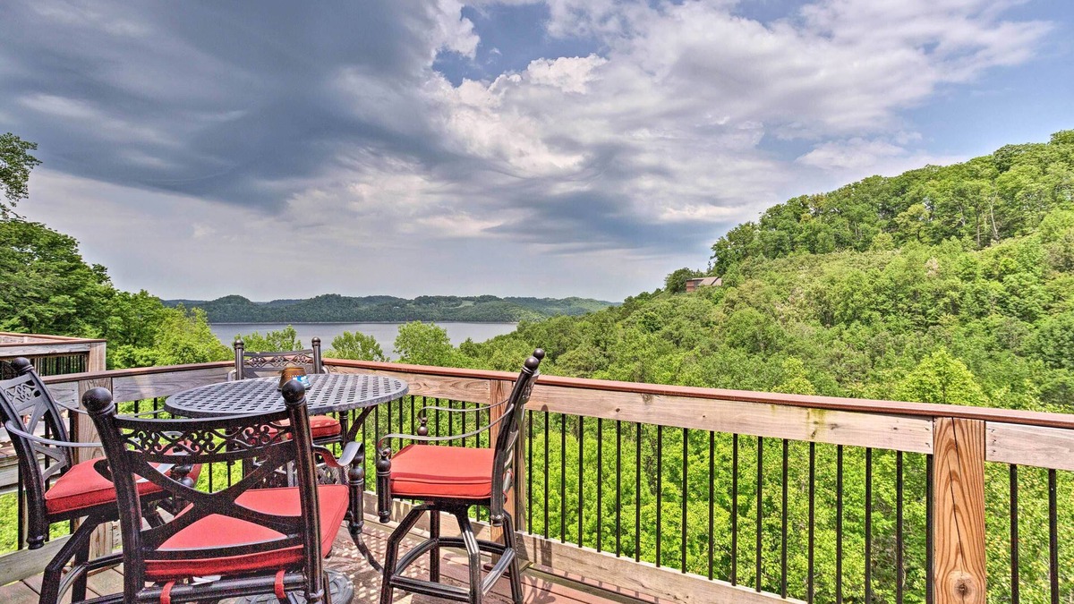 Silver Point Condo | Lake-View Silver Point Condo by Hurricane Marina!