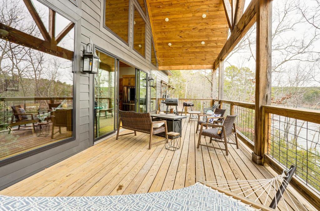 Drasco House | Lake Views and Golf Access at Secluded Drasco Lodge