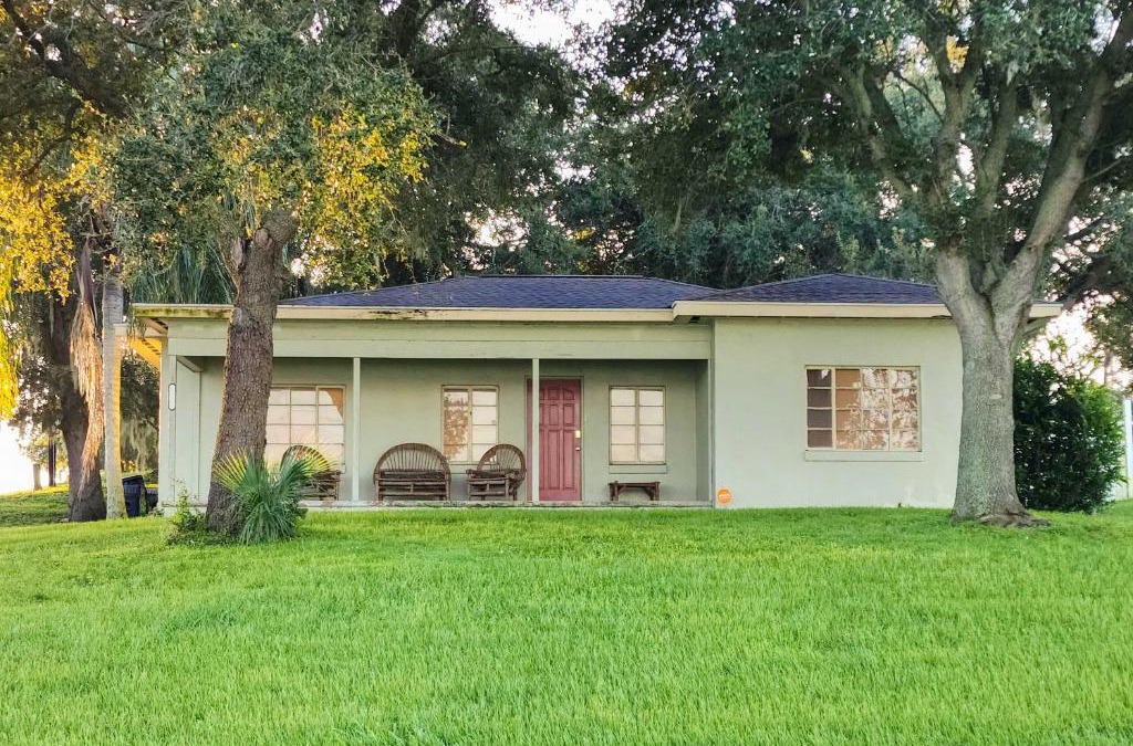 Auburndale House | Lake Views and Private Porch Auburndale Family Home