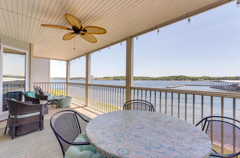 Village of Four Seasons Apartment | Lake Views and Screened Porch Ozarks Getaway!