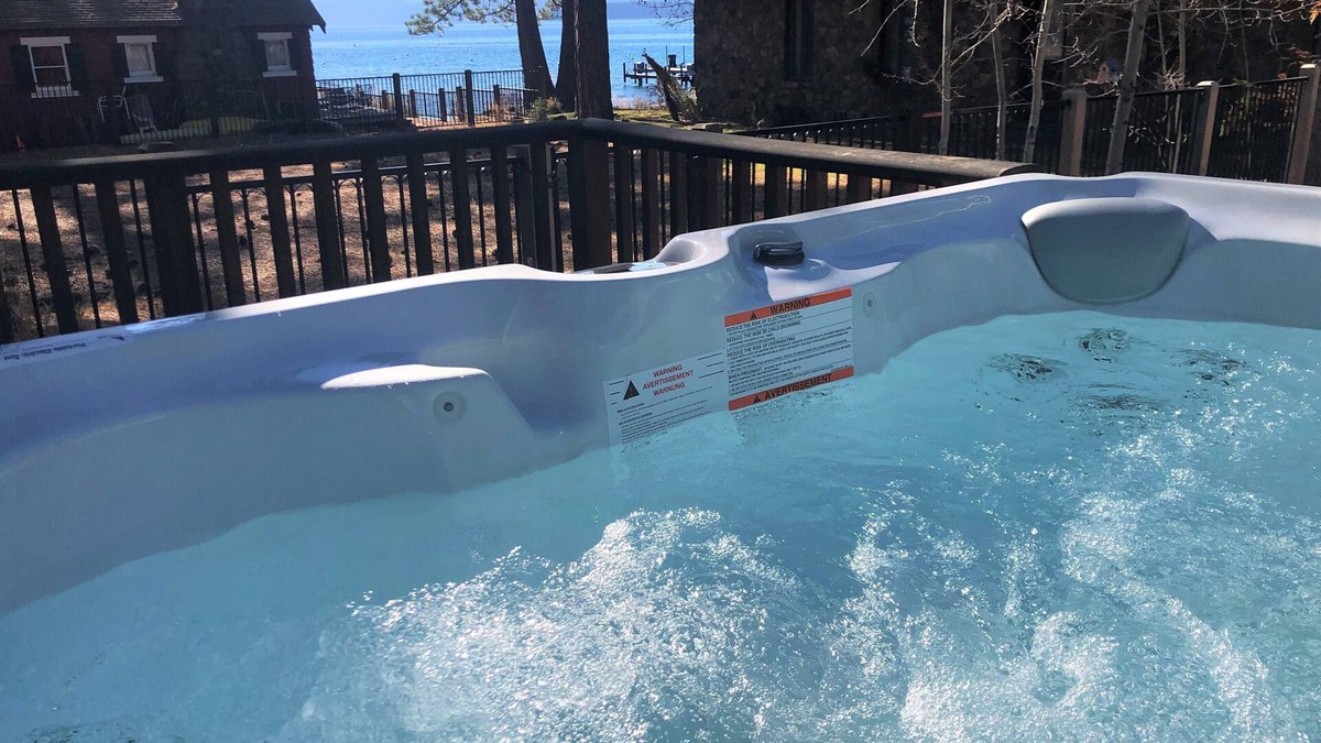 Brockway Cabin | Lake Views from every room; Hot tub; Dog Friendly; Steps to year round fun