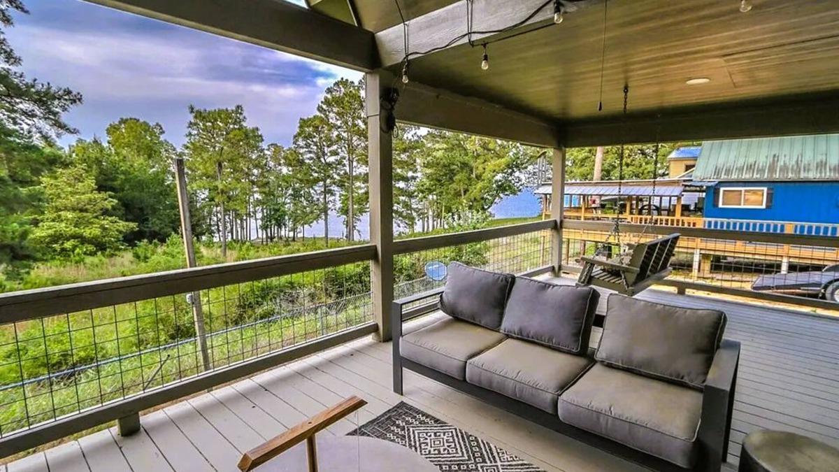 Jasper Cottage | Lake Views, Short Walk to Water, Joy Rock Garden, Sleeps 7