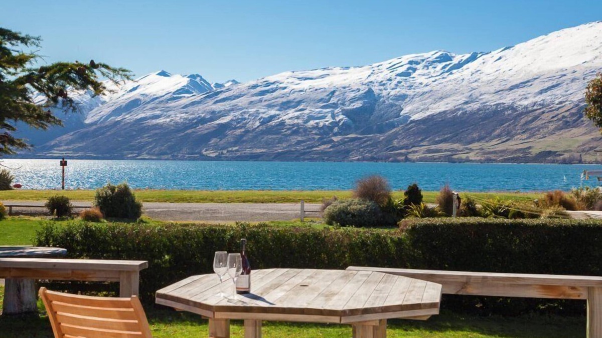 Kingston House | Lake Villa 3 Bedroom in Kingston