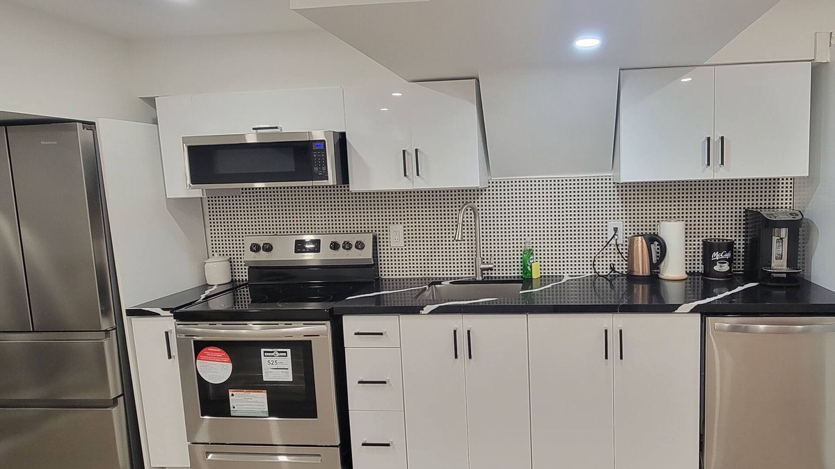 Stoney Creek Apartment | Lake Walk House a 3 Bed 2 Bath Basement Apartment in the Golden Horseshoe