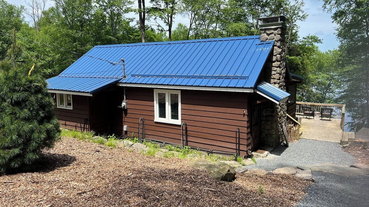 Wallenpaupauk Lake Estates Cabin | Lake Wallenpaupack Cottage with Private Dock, Kayak and Paddle Boards