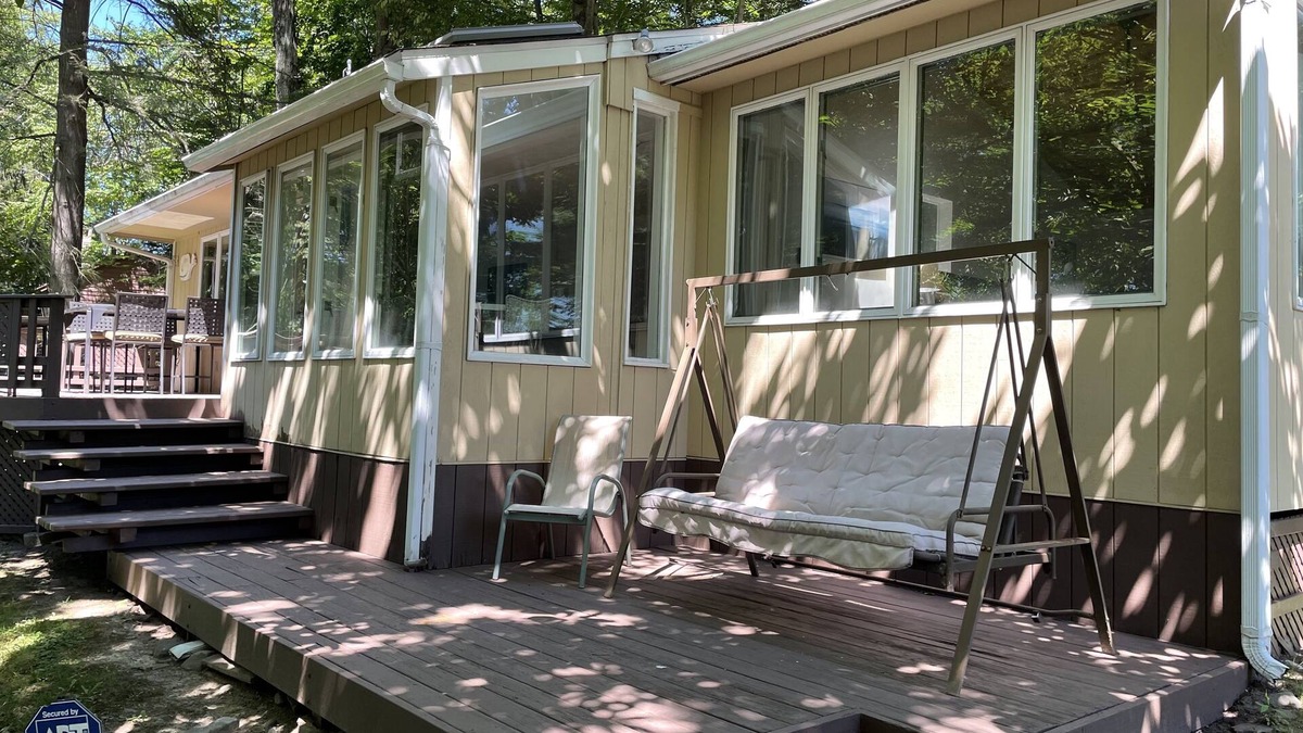 Greentown Cottage | Lake Wallenpaupack Lake Front Cabin