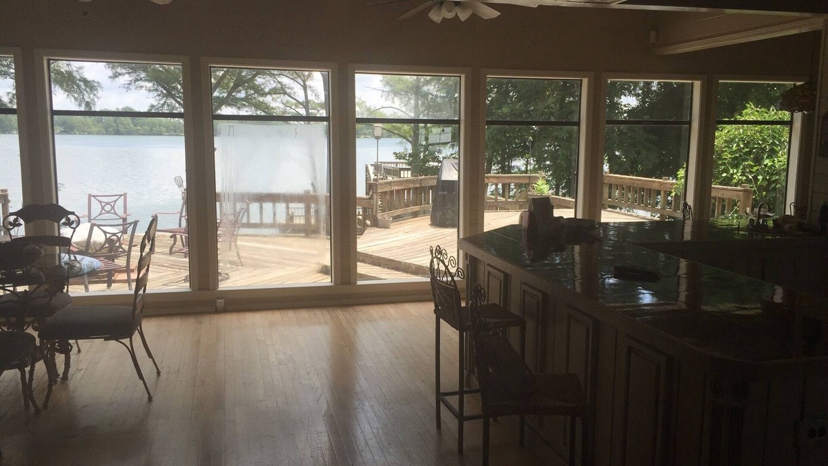 Glen Allan House | Lake Washington Fishing Lodge 4 Bedroom 5 Bathrooms!!