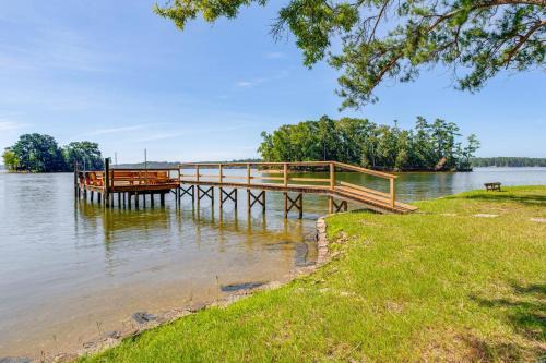 Camden House | Lake Wateree Retreat Dock and Screened Porch!