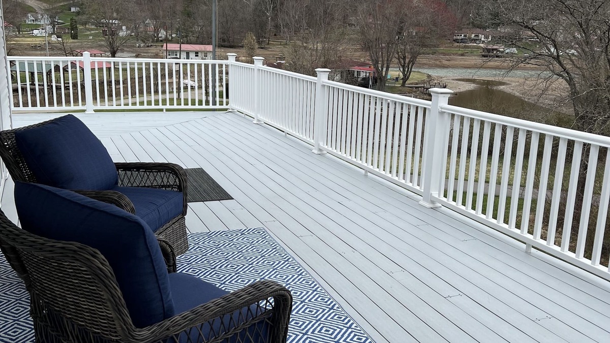 Waverly House | Lake Whitetail Cottage 3/2 with a carport & large back porch.