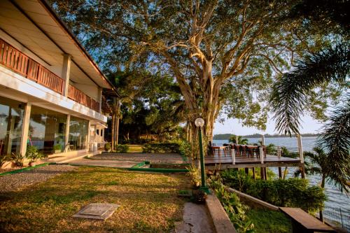 Mahasenpura Hotel | Lake Wind Resort