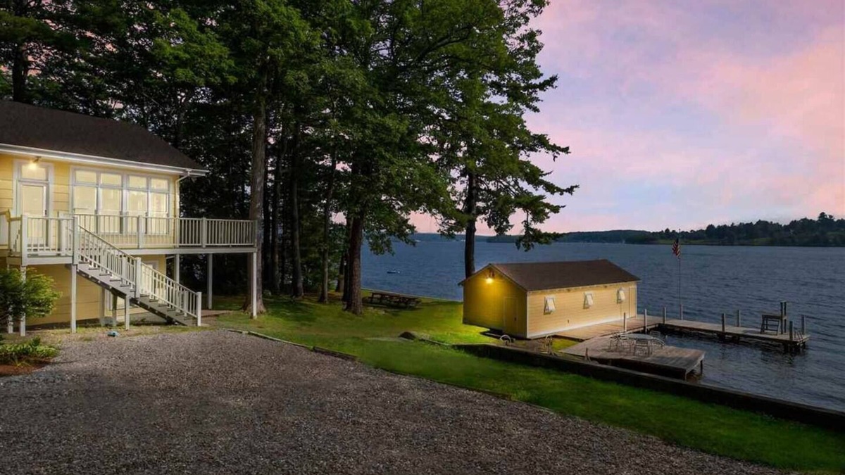 Laconia House | Lake Winni- Amazing waterfront oasis- beach, dock and more!