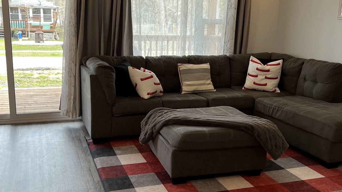 Winnipeg Beach Cabin | 🇨🇦 Lake Winnipeg Fishing All-Seasonal Retreat