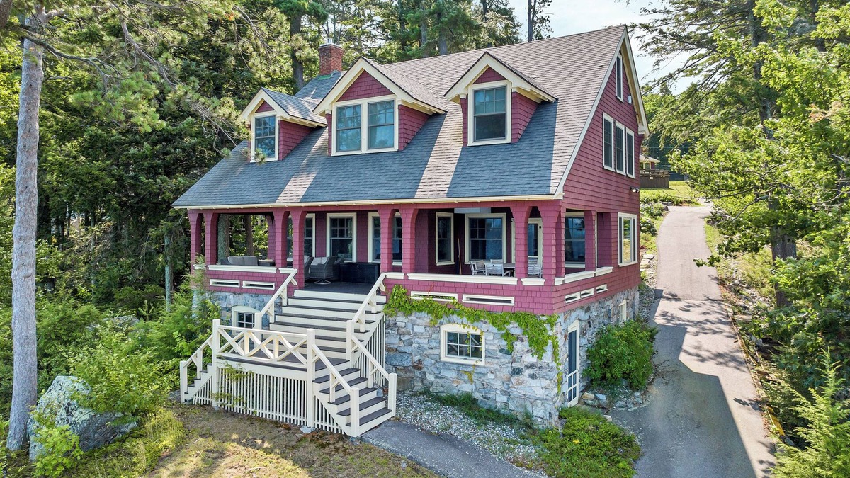 West Alton House | Lake Winnipesauke sleeps 9 with stunning sunset views