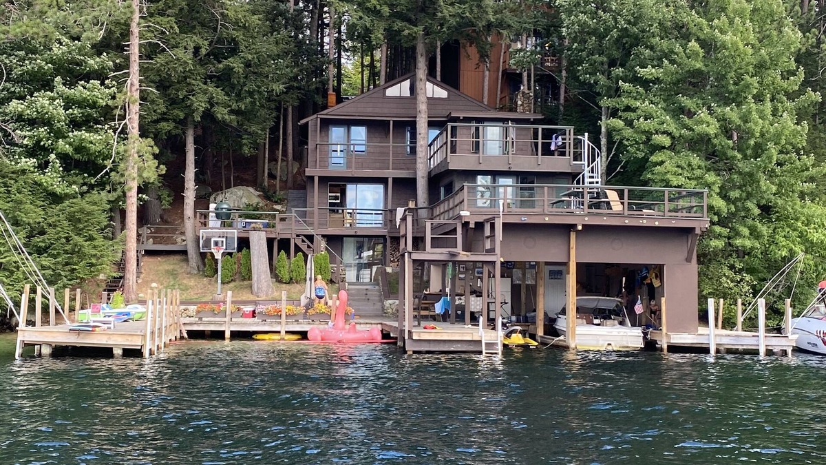West Alton House | Lake Winnipesaukee/Year round family house, 9min to Gunstock Mtn.