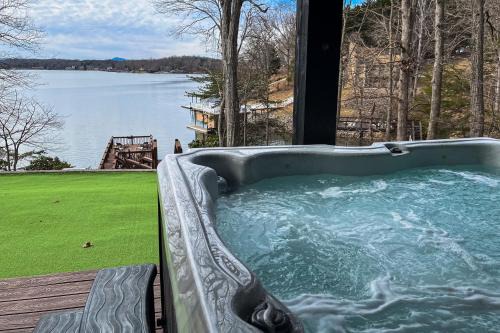 Moneta House | LakeDaze