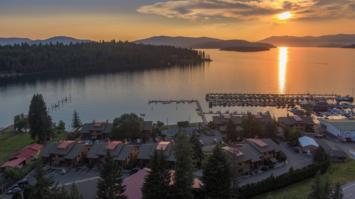 Hope Condo | Lakefront - 1 Bedroom