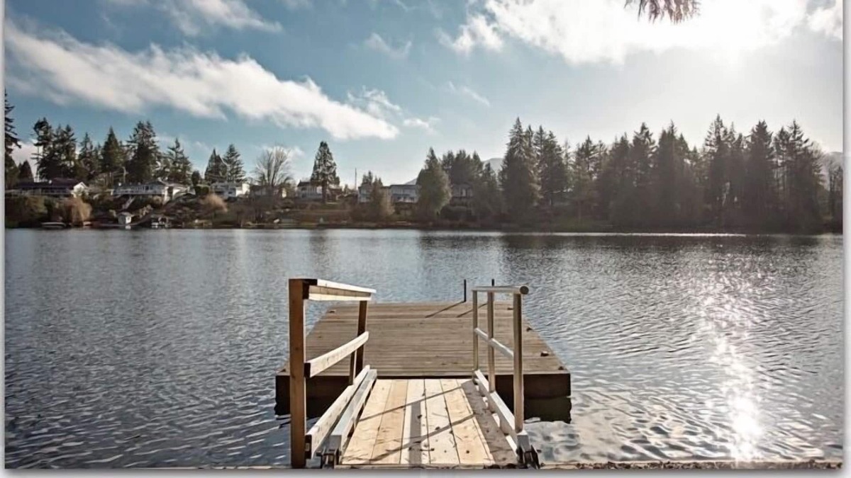 Regional District of Nanaimo Cabin | Lakefront 2 bedroom 1 bath lower level suite