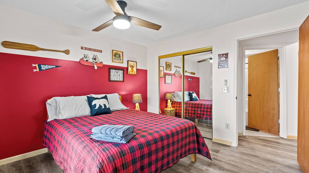 Seneca Condo | Lakefront 2-bedroom 2 bath condo , 1 of 3 condos available. Unit 963