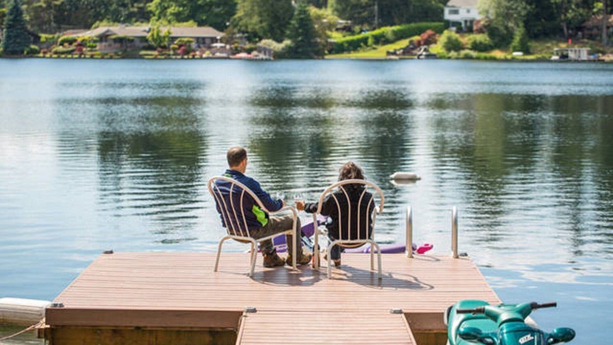 Lakewood Apartment | Lakefront 2 bedroom retreat