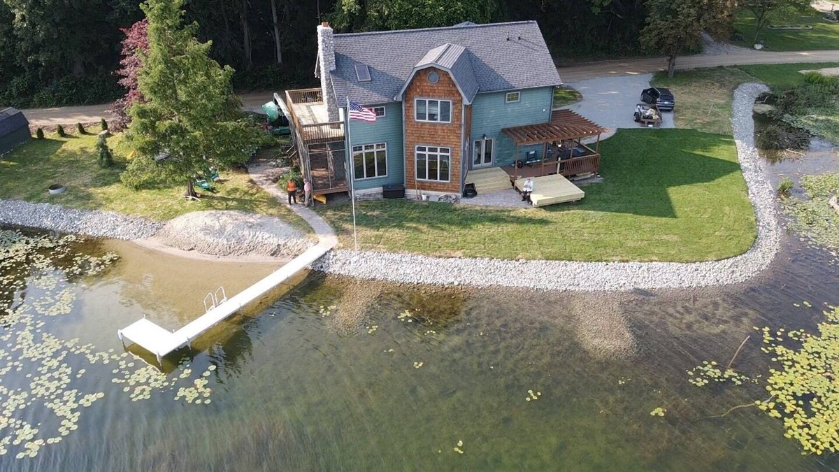 Brooklyn House | Lakefront 240 view, fireplace, hot tub, wineries near! Beautiful time of year!