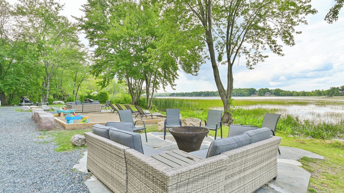 Centre Hastings Cottage | Lakefront 2BR Cottage with Firepit and Large Dock
