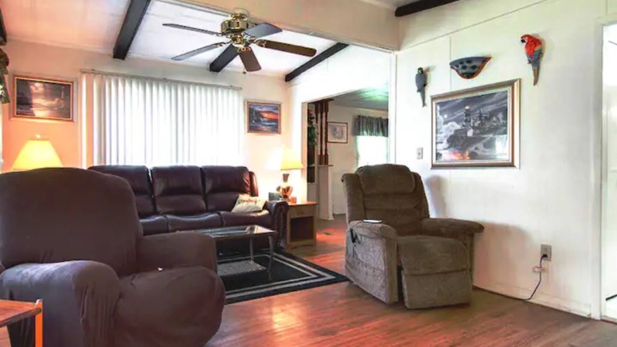 Lakeland House | Lakefront 3 Bedroom Pet family with fishing dock