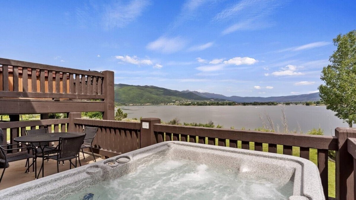 Huntsville Condo | Lakefront 3 Bedroom Condo with Private Hot Tub