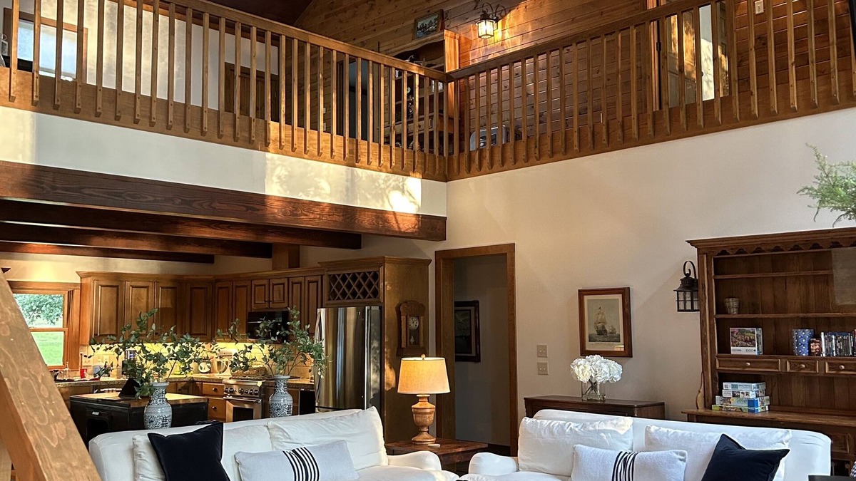 Drasco House | Lakefront, 4Bdr+Loft, 3Ba, Boat Ramp, Golf, Ping Pong, Foosball, No Pets